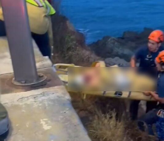 Cae en zona rocosa de una playa, de 25 metros de profundidad