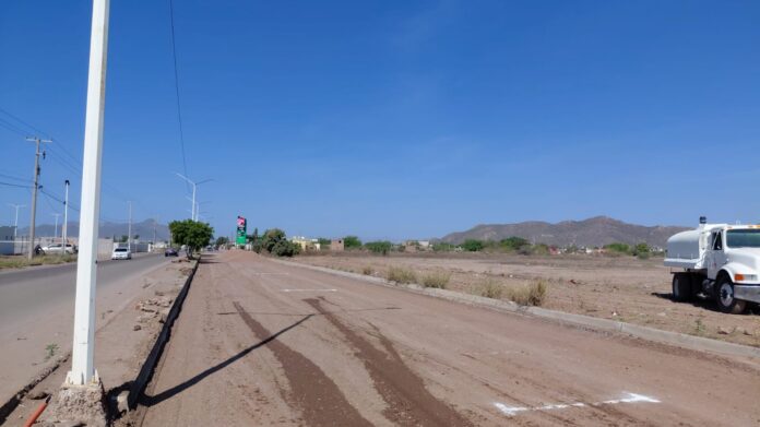 Inicia pavimentación en bulevar Héroe de Nacozari; en cumplimiento a un compromiso que el alcalde Luis Fuentes Aguilar contrajo con la comunidad.