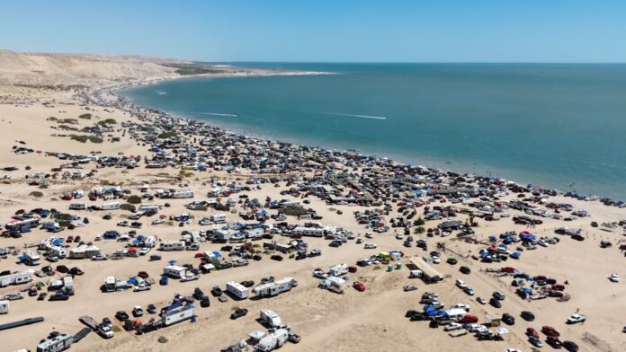 Coordinación Estatal de Protección Civil realiza acciones preventivas en Semana Santa; en el Golfo de Santa Clara se registra una afluencia aproximada de 35 mil personas y alrededor de 12 mil vehículos, concentrados principalmente en la playa “El Machorro.