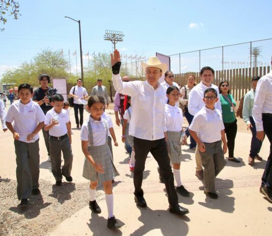 Gobernador Durazo destina la mayor inversión registrada en uniformes escolares; inicia distribución el 6 de mayo