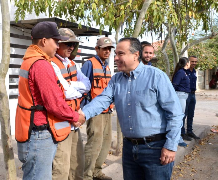 Beneficia Toño Astiazarán a vecinas y vecinos del norte con recarpeteo en calle Bernardo Reyes; arrancó en la colonia Lomas de Madrid la rehabilitación de dicha vialidad, que abarcará desde el periférico Norte al Progreso.