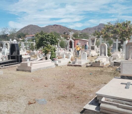 Avanza Ayuntamiento de Guaymas con limpieza de panteones previo al Día de las Madres