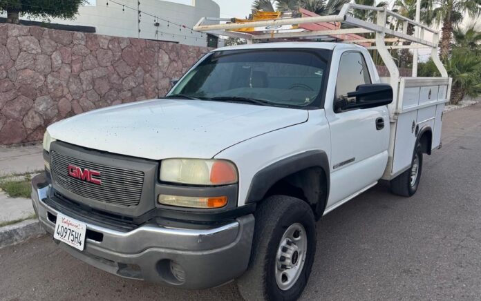 Roban camioneta la madruguada de hoy; ss un carro de trabajo; se lo llevaron de la calle 25.