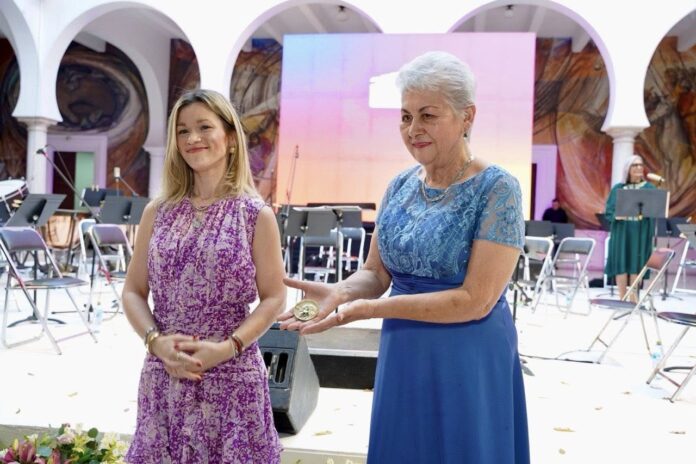 Reconocen a Teresa Catalán con la Medalla Emiliana de Zubeldía en el marco de Fiestas del Pitic 2026; fue reconocida la trayectoria de la compositora navarra Teresa Catalán, promotora de la obra de Emiliana de Zubeldía.