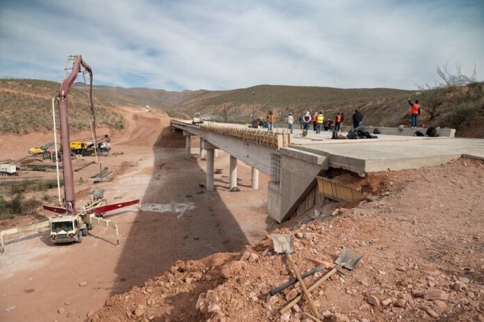 Ciudadanos ven alivio en rehabilitación de red carretera tras años de deterioro; habitantes de distintos municipios reconocen que las obras impulsadas por el gobernador Alfonso Durazo y la presidenta Claudia Sheinbaum ayudarán a reducir accidentes y mejorar los traslados en la entidad.