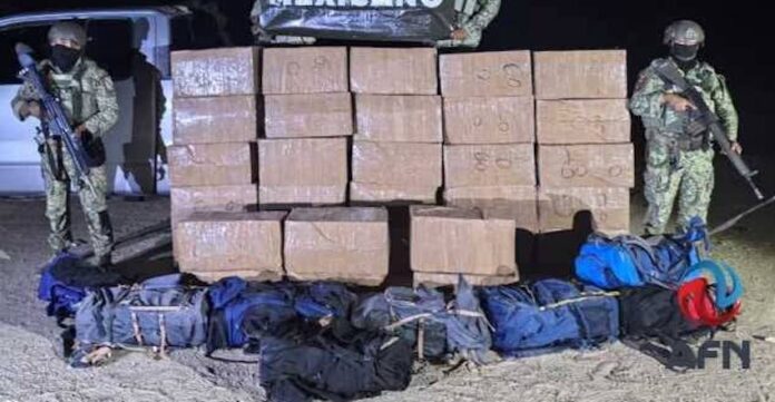 Aseguran 700 kilos de metanfetamina en BCS; droga que era transportada en una camioneta, con cuatro sujetos a bordo, hoy detenidos.