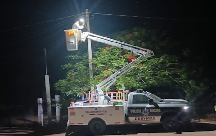Continúa avanzando el programa “Iluminando Guaymas”; inician instalación de luminarias LED en comunidades yaquis.