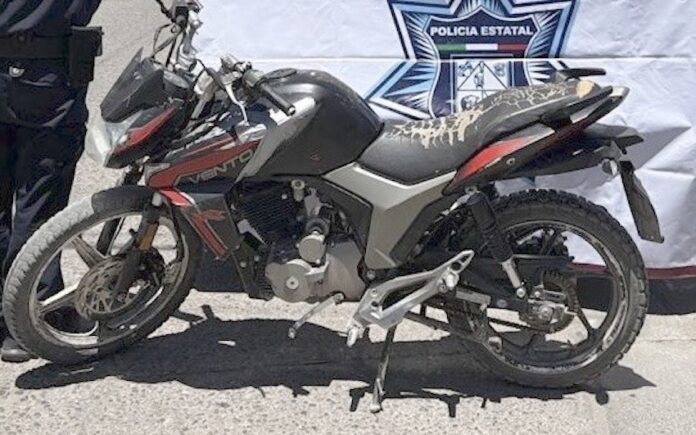 Dos detenidos con droga y motocicleta robada, se trata de Julio “N” y Christian “N”, de 35 y 22 años de edad.