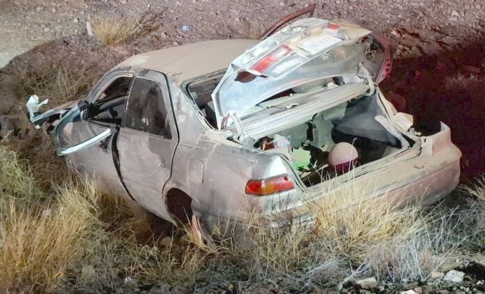 Volcamiento deja un hombre sin vida y tres heridos; ocurrió esta noche en la carretera internacional, al sur de Empalme.