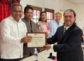 Celebra Ayuntamiento de Empalme a maestros por su día
