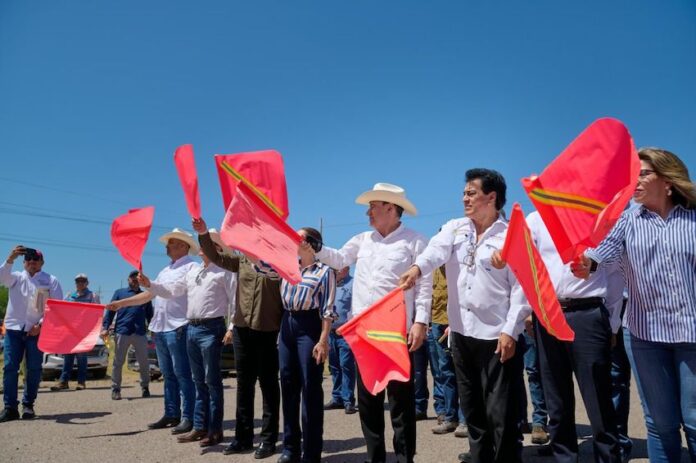 Durazo y Sheinbaum mejoran conectividad en el norte de Sonora con rehabilitación de carreteras; el titular del Ejecutivo estatal señaló que se destinarán 800 millones de pesos para obras de conservación de los tramos carreteros Ímuris-Cananea, Cananea-Agua Prieta, y Agua Prieta-Janos.