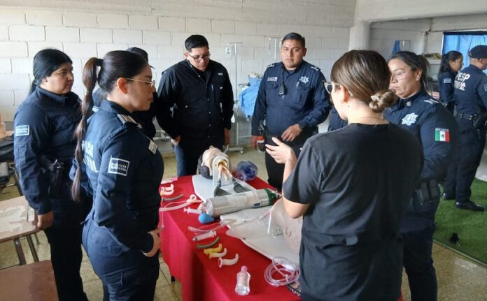 Unidad de Paramédicos de Policía Estatal brinda apoyos en situaciones de emergencia; adicional a su labor diaria en la prevención de delitos.
