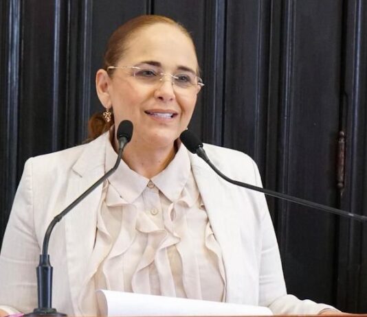 Mantiene Ayuntamiento de Guaymas programa Iluminando Guaymas