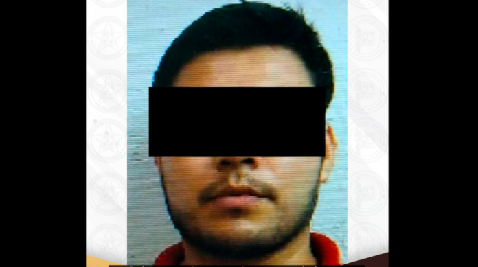 Cuchillo en mano asaltó una tienda Oxxo; Ángel Israel “N”, de 30 años de edad, esta detenido, con vinculación a proceso.