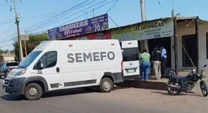 Muere motociclista, adulto mayor, tras arrollar a abuelito de 80 años; trágico accidente de tránsito ocurrido esta tarde en Plano Oriente, en Ciudad Obregón.