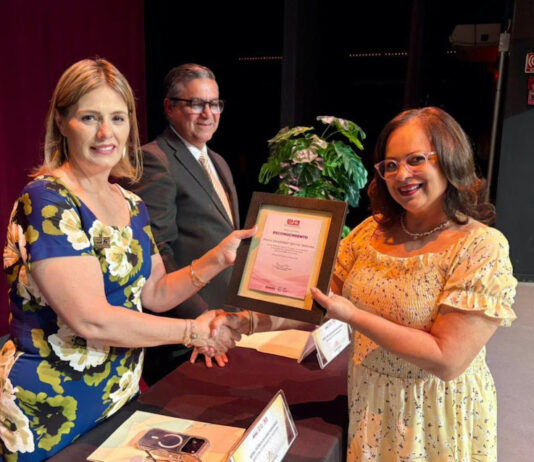Reconocen a personal docente de Cobach por 30, 25, 20 y 15 años de servicio
