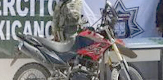 Recuperan motocicleta robada, y aseguran droga, en Guaymas