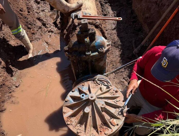 Quedarán sin suministro de agua potable tres sectores; la CEA anuncia cambio de válvula de compuerta y válvula reguladora de presión en el bulevar Luis Encinas, en Miramar.