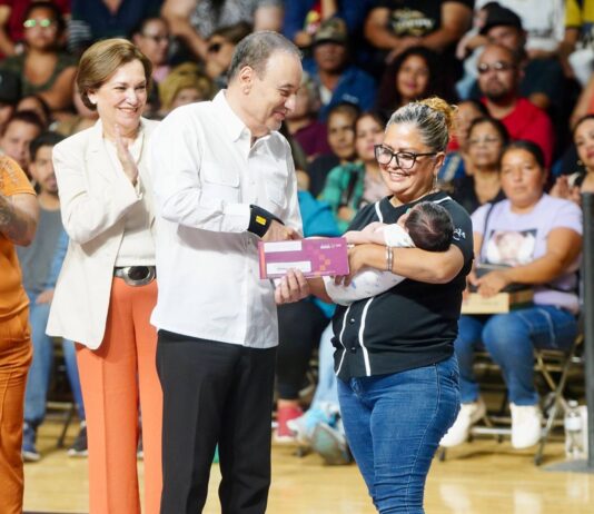 Gobernador Durazo fortalece economía de 16 mil familias con tarjetas de oportunidades del Bienestar