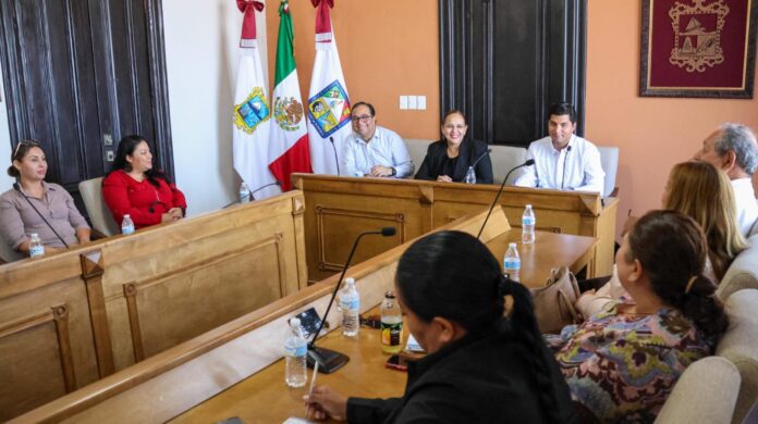 Atiende doctora Karla Córdova planteamientos de delegados y comisarios para fortalecer soluciones en comunidades de Guaymas.