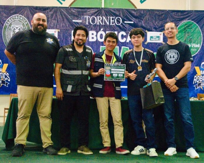 Destaca joven sonorense en torneo de robótica; evento organizado de forma conjunta por la Facultad de Ingeniería, Arquitectura y Diseño (FIAD-UABC) y el club de robótica ElectroFiad.