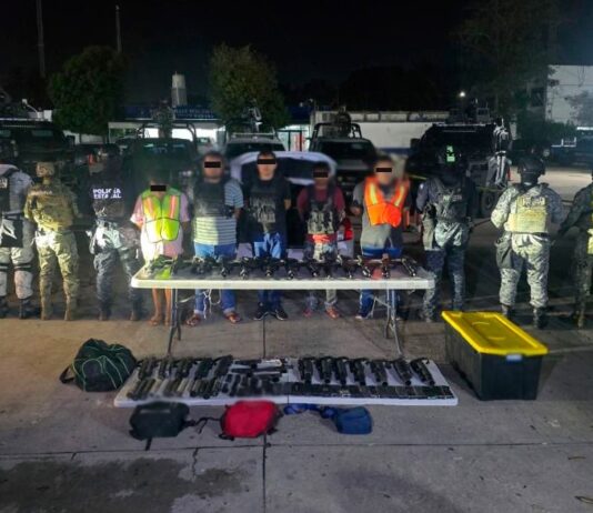 Caen cinco sujetos en posesión de 13 fusiles de asalto y 5 armas corta