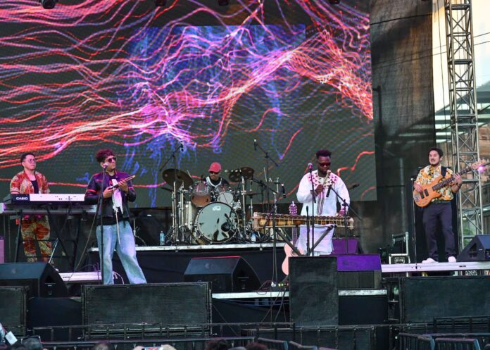 WMB World Music Band comparte el espectáculo “Heritage Balafón” en la Plaza Bicentenario; deleitaron al público con su propuesta artística distintiva en el cierre de las Fiestas del Pitic 2026.