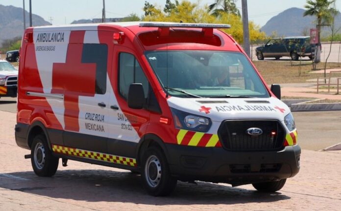 Caen 3 trabajadores de selecta a alcantarilla de aguas residuales; con síntomas de intoxicación fueron trasladados al hospital del IMSS de la calle 10.
