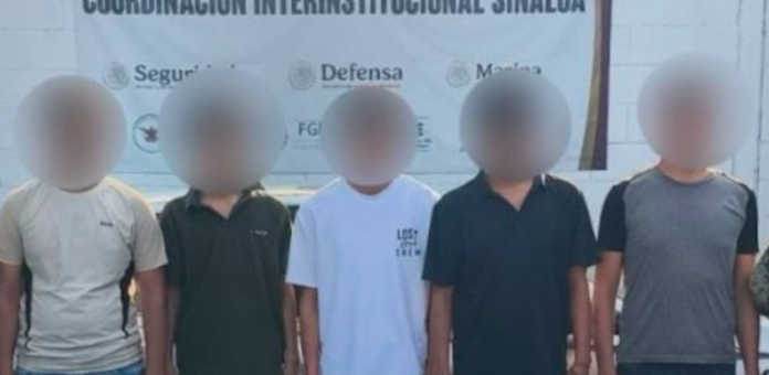 Caen 2 menores de edad con armamento; fueron detenidos junto a otros 3 adultos.