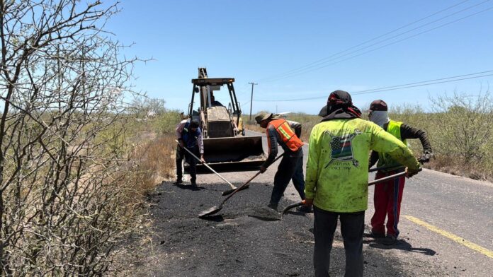 Rehabilitan carretera estatal 85; obra es resultado de gestiones del alcalde Luis Fuentes.