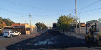 Avanzan trabajos de pavimentación de calle Colima, en Los Portales