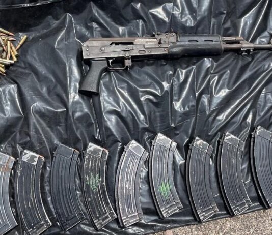 Localizan vehículo robado con armamento en Yécora