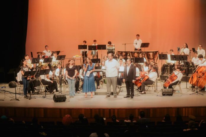 Asiste Patty Ruibal al concierto “México de Mis Amores” en el cierre de las Fiestas del Pitic 2026; la Orquesta Sinfónica Infantil y Juvenil protagonizó una noche dedicada a la música mexicana.643-5eec313bf9dd