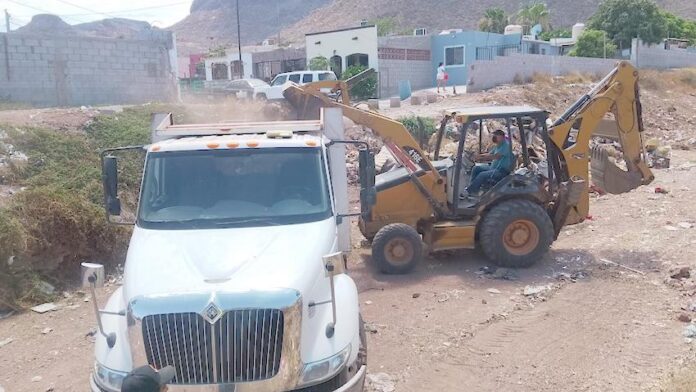 Retira Ayuntamiento más de 327 toneladas de basura y escombro en arroyos; como parte de las acciones preventivas ante la temporada de lluvias.