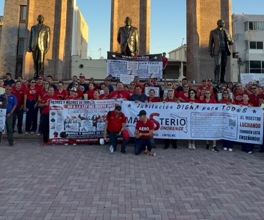 Maestros de Guaymas se unen a la protesta por la Ley de Pensiones 2007
