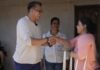Entrega Ramón Flores apoyos de movilidad en comunidades Yaquis