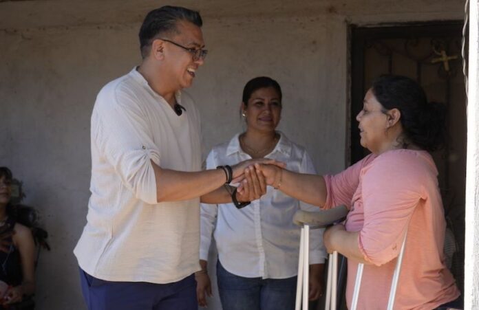 Entrega Ramón Flores apoyos de movilidad en comunidades Yaquis; como parte del trabajo de gestión y atención ciudadana del Diputado Federal.