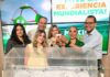 Premia Toño Astiazarán a hermosillense cumplida con la promoción Vive una Experiencia Mundialista