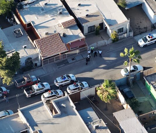 Joven armado amenaza de muerte a su propia madre