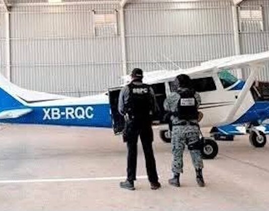 Joven sonorense detenido en operativo relacionado con aseguramiento de una avioneta y drogas