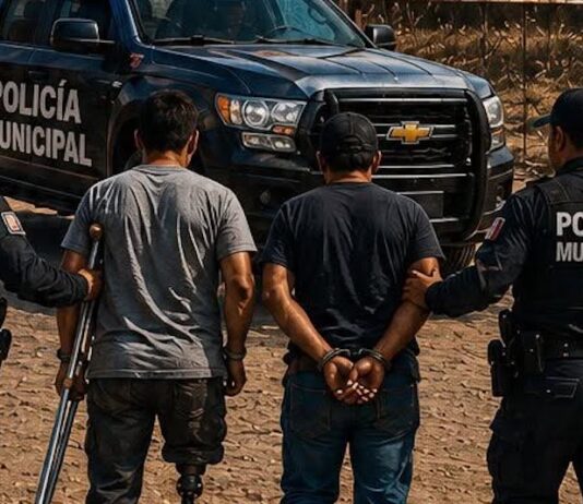 Dos trabajadores quedan atrapados en una disputa por un terreno en San Carlos