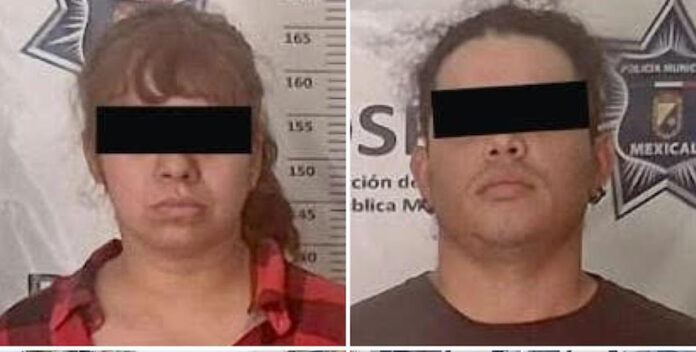 Madre y padrastro colocaron al hijo autista de ella, en un charco de lodo mirando directo a los rayos del sol, porque