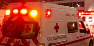 Joven mujer da a luz a hermosa bebé en su propia casa
