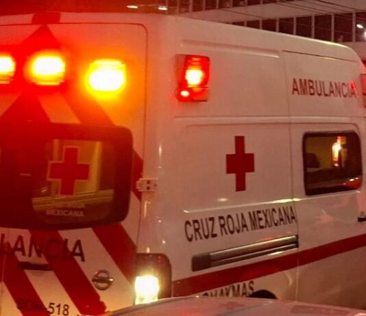Joven mujer da a luz a hermosa bebé en su propia casa