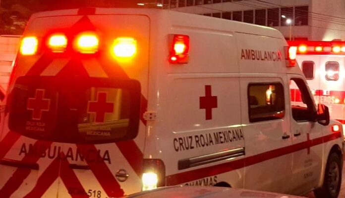 Joven mujer da a luz a hermosa bebé en su propia casa; se le adelantó el parto; fue auxiliada por paramédicos de Cruz Roja y trasladada al Hospital IMSS de la calle 10.