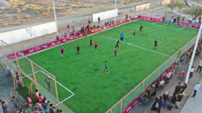 Inauguran cancha de futbol en el Área Deportiva ‘El Kilómetro’; como parte del compromiso del gobernador Alfonso Durazo Montaño.