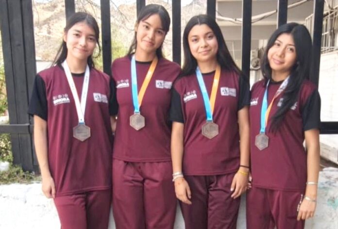 Alumnas de la ‘Miguel Hidalgo’ destacan en Nacional de Atletismo; Emily Hernández, Valentina Morales, Danna González y Helem Moreno; muchas felicidades.