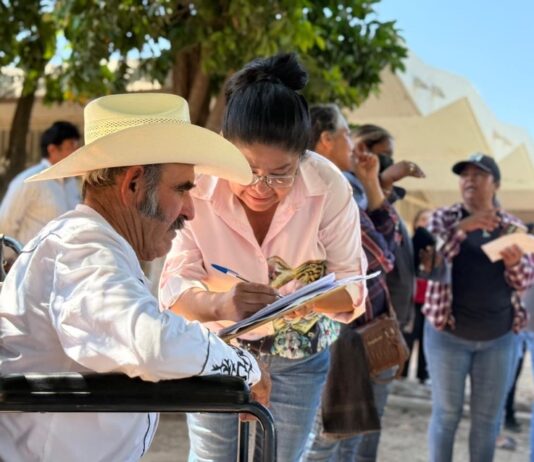 Entregan material para construcción a 70 familias empalmenses