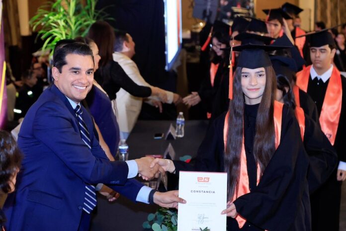 Se gradúan más de siete mil estudiantes de Cobach Sonora; tras concluir satisfactoriamente sus estudios de educación media superior en los 30 planteles ubicados en diferentes municipios de la entidad.