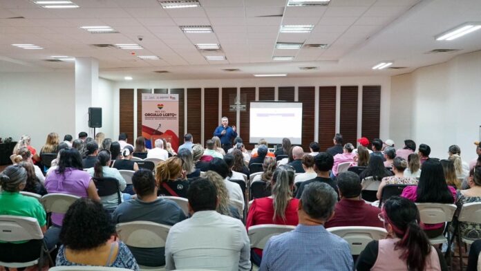 Imparten plática “Actuación de las personas servidoras públicas apegadas a los derechos humanos”; para promover una administración pública incluyente, fortalecer la cultura del respeto y reafirmar el compromiso con la dignidad de todas las personas.